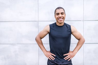 neşeli ABD'li sporcu