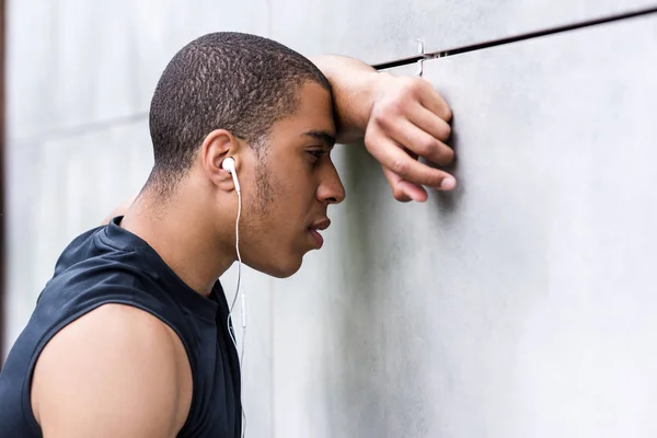 African american sportsman in earphones — Free Stock Photo