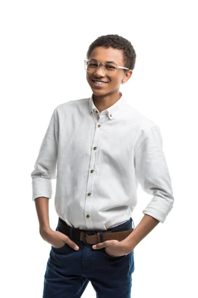 Lächelnder afrikanischer amerikanischer Teenager — Stockfoto