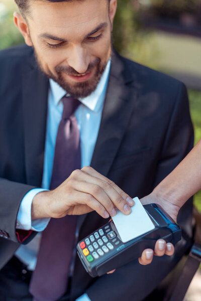 man using contactless credit card 