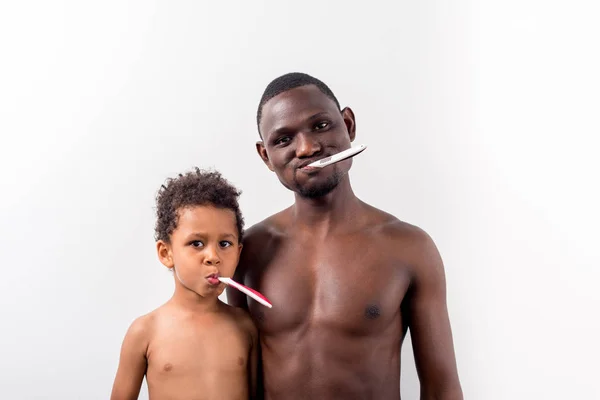 Padre e figlio lavarsi i denti — Foto Stock