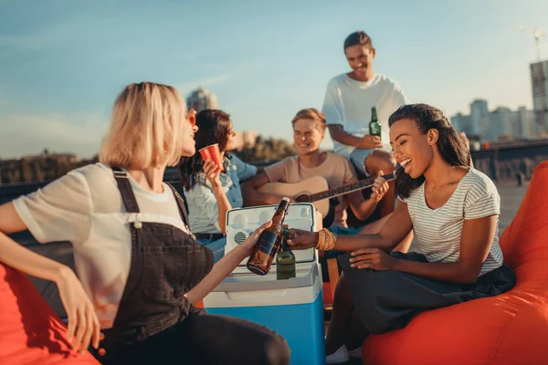 Friends having party on roof — Stock Photo, Image