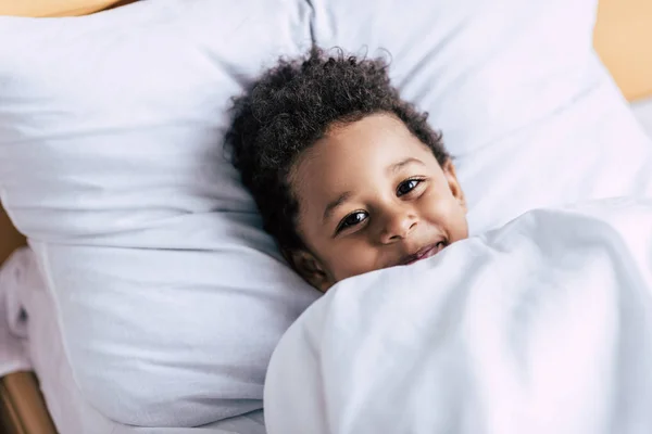 Mutlu Afro-Amerikan çocuk — Stok fotoğraf
