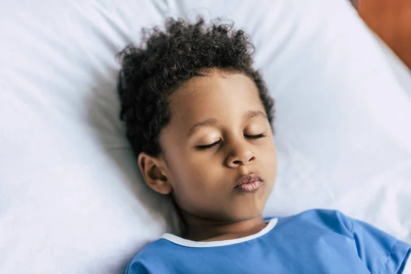 African american boy sleeping in bed — Stock Photo, Image