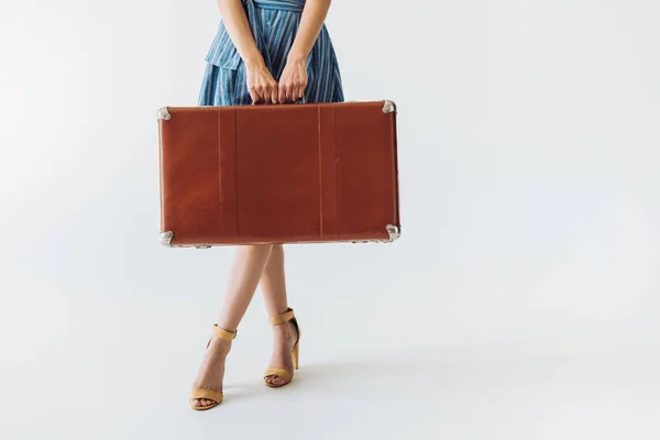 Woman holding suitcase — Stock Photo, Image