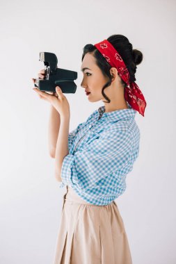 Asyalı kadın ile fotoğraf makinesi