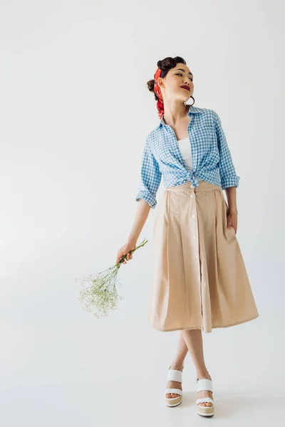 Asian woman with bouquet of flowers — Stock Photo, Image