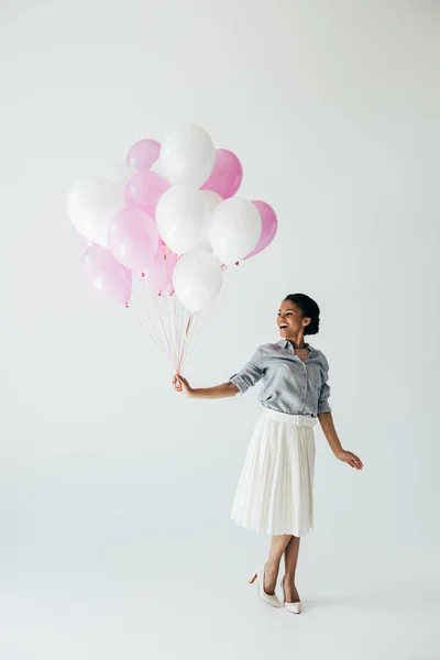 Mujer afroamericana con globos — Foto de Stock