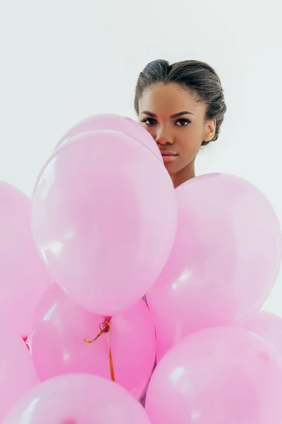 Afrikanerin mit Luftballons — Stockfoto