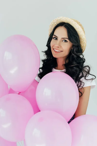 Donna in cappello di paglia con palloncini — Foto Stock