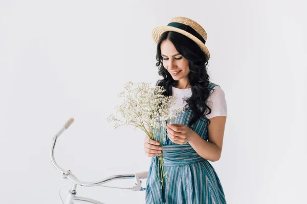 Mujer sosteniendo flores — Foto de Stock