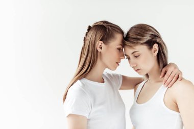 kadın kucaklama kız