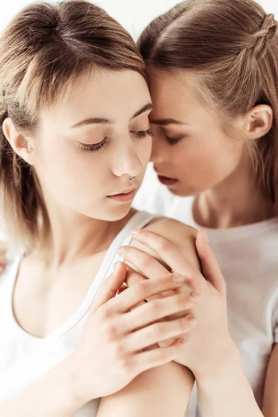 Woman hugging girlfriend from back — Stock Photo, Image