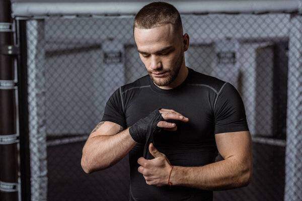 Боксер обертывание руки с повязкой
