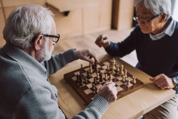 Schach spielen — Stockfoto