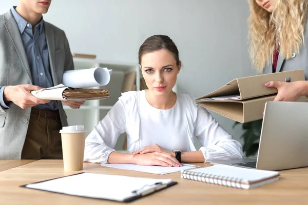 Managers bringing documents to team leader — Stock Photo, Image