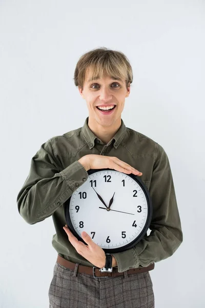 Businessman holding wall clock in hands — Free Stock Photo