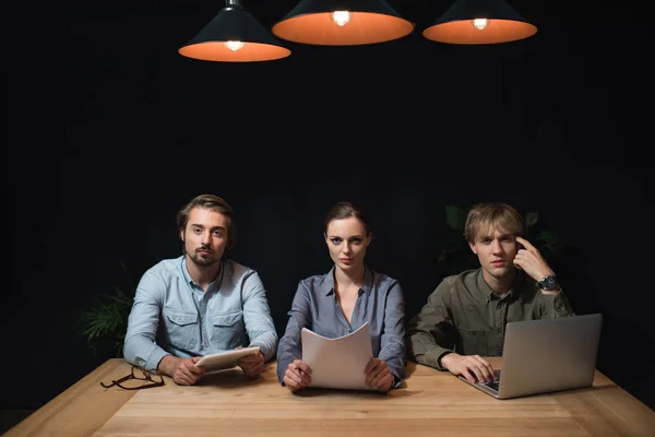 Businesswoman and businessmen — Stock Photo, Image