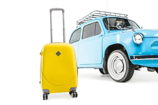 Синий ретро-автомобиль с багажником — стоковое фото