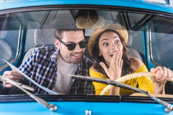 Couple driving car — Stock Photo, Image