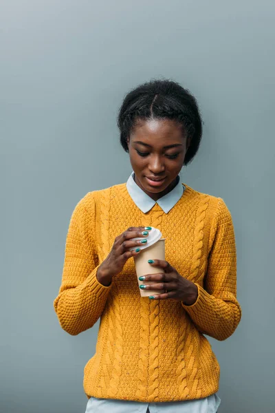 Young African American Woman Disposable Cup Coffee — Stock Photo, Image