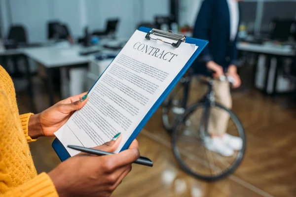 Cropped Shot African American Woman Holding Business Contract — Free Stock Photo