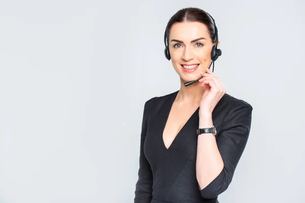 Jeune femme d'affaires en casque — Photo de stock