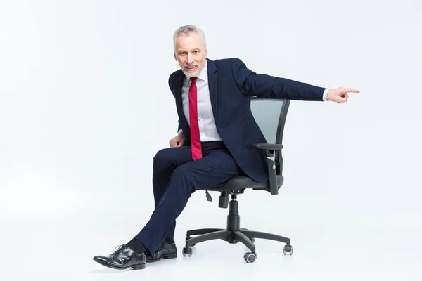 Uomo d'affari in sedia ufficio — Foto stock