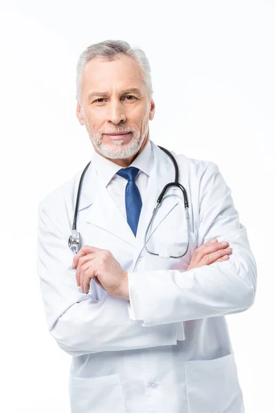 Зрелый врач со стетоскопом — стоковое фото