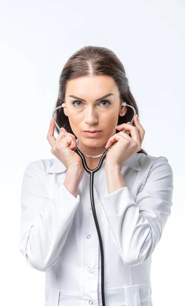 Femme médecin avec stéthoscope — Photo de stock