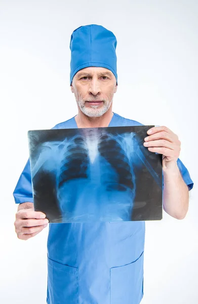 Docteur avec image radiographique — Photo de stock