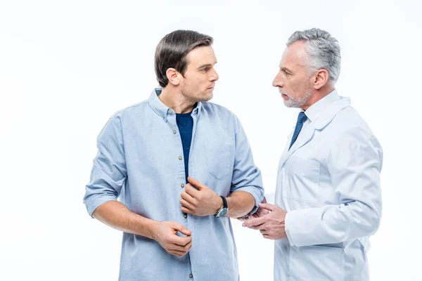 Arzt im Gespräch mit Patient — Stockfoto