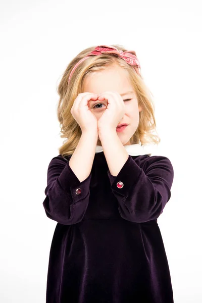 Ragazza gesticolando segno di cuore — Foto stock