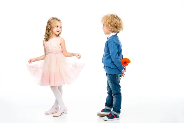 Adorables enfants avec des fleurs — Photo de stock