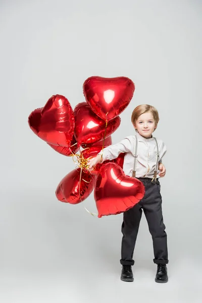 Niño con globos de aire - foto de stock