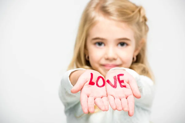 Palavra amor escrito nas palmas das mãos — Fotografia de Stock