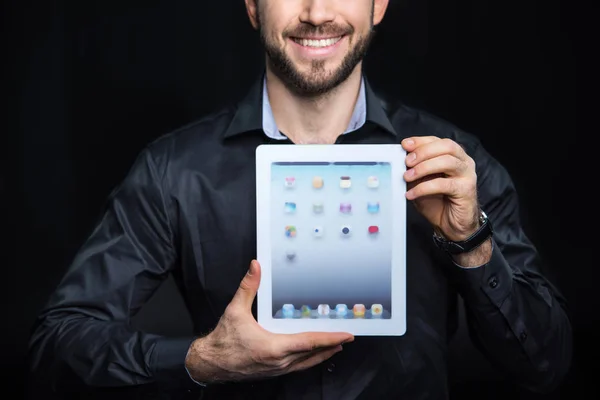 Homme avec tablette numérique — Photo de stock