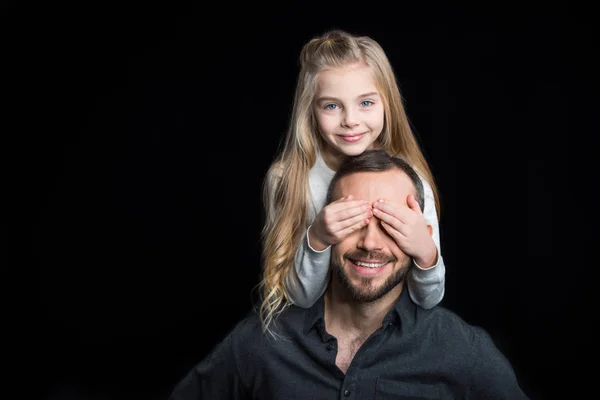 Sonrientes padre e hija — Stock Photo