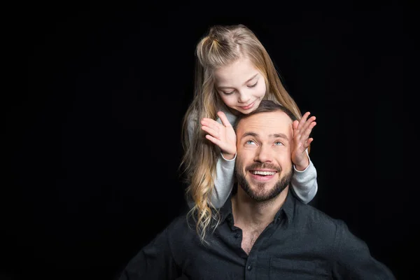 Sonrientes padre e hija - foto de stock