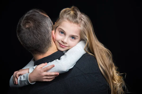 Sonrientes padre e hija - foto de stock