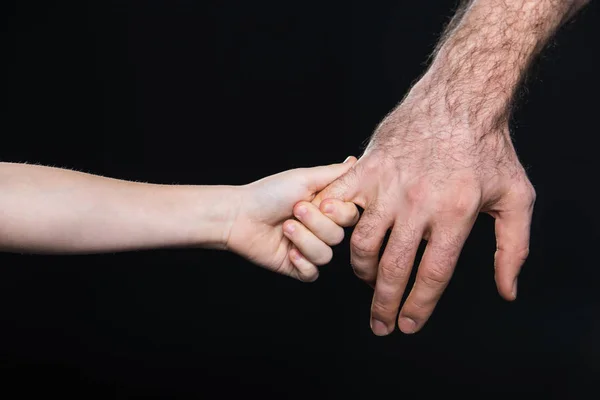 Руки человека и ребенка — стоковое фото