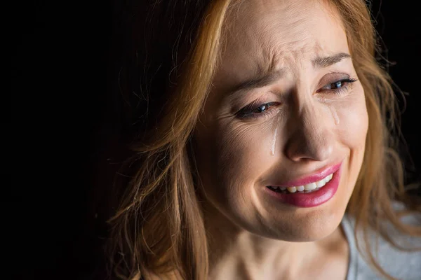 Giovane donna piangendo — Foto stock