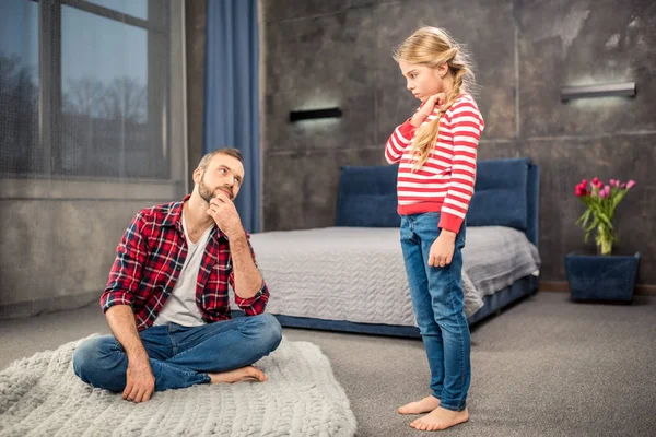 Father and daughter in bedroom — Stock Photo