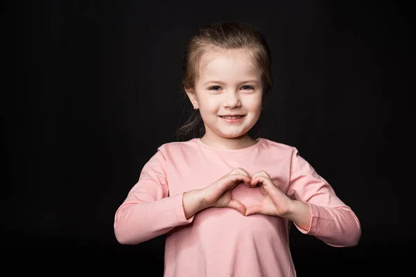 Niedliches kleines Mädchen — Stockfoto