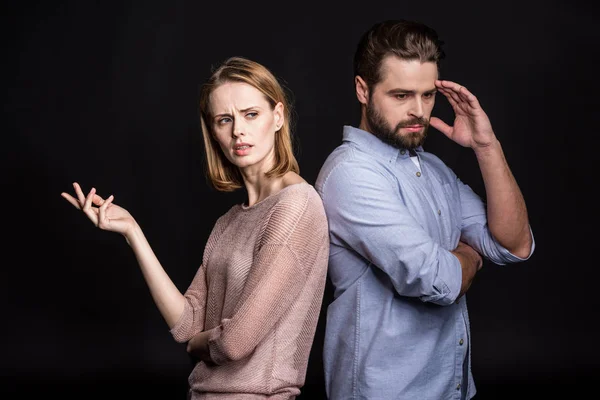 Joven hombre y mujer - foto de stock