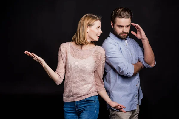 Joven hombre y mujer - foto de stock