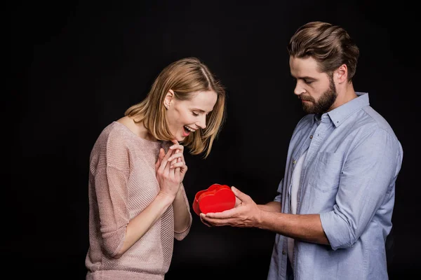 Jeune couple amoureux — Photo de stock