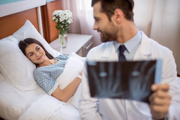 Doctor holding x-ray image — Stock Photo