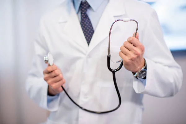 Male doctor with stethoscope — Stock Photo