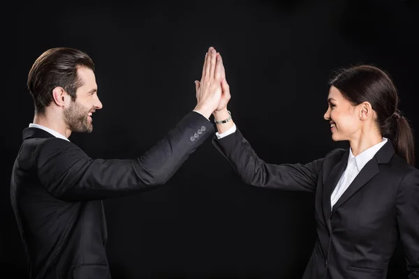 Junge selbstbewusste Geschäftsleute — Stockfoto